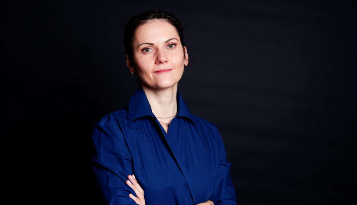 Portrait of Nicoleta Lupu, founder of LUPU Agency, expert in event photography in Madrid