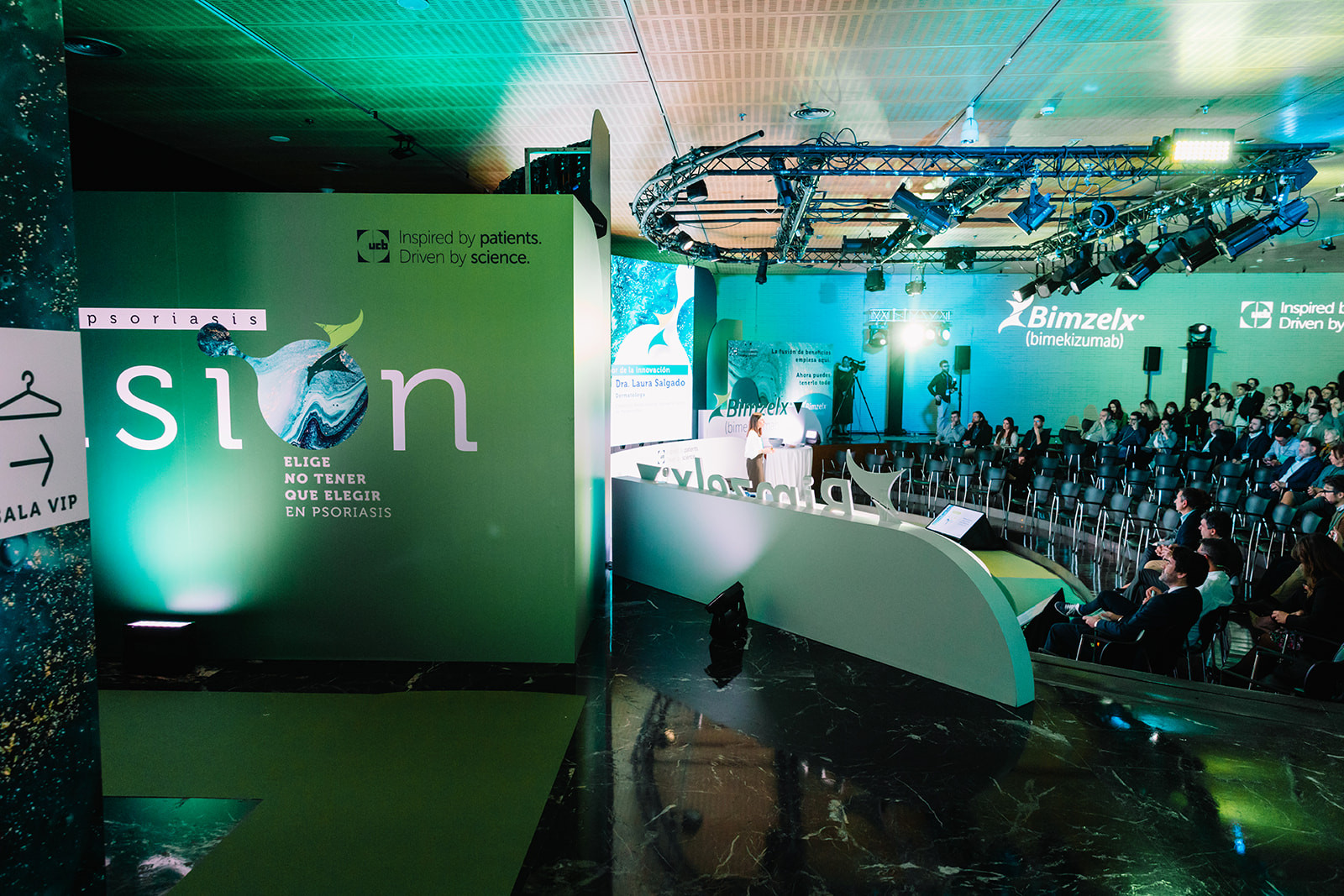 Event photography budget in Spain: wide view of a large congress stage and audience in Madrid