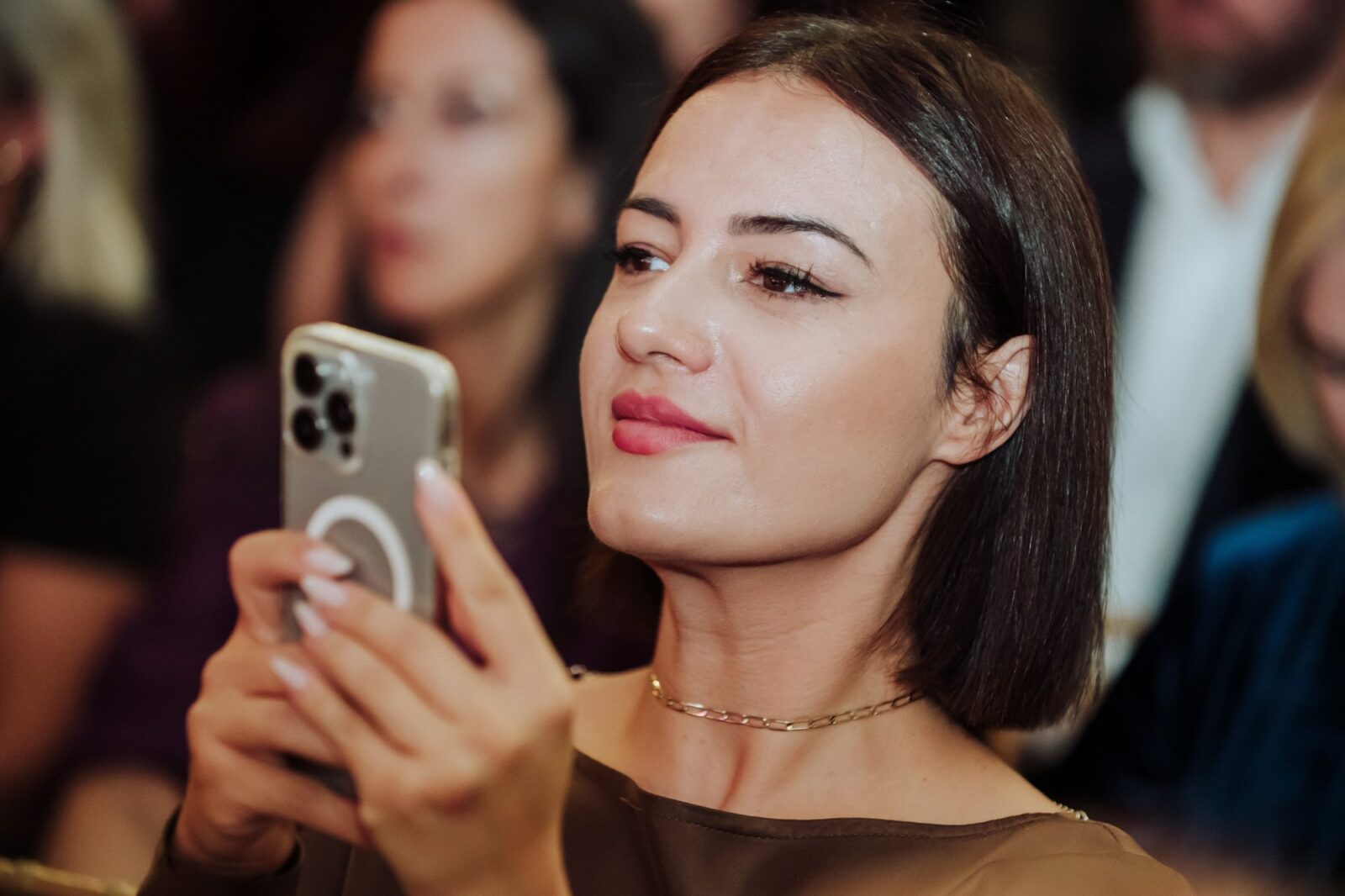 Event Photographer in Madrid: Our Coverage of the CONAF Women in Economy Gala at the Real Casino de Madrid - nicoletalupuagency Guest recording the stage on her phone during the Gala Women in Economy in Madrid